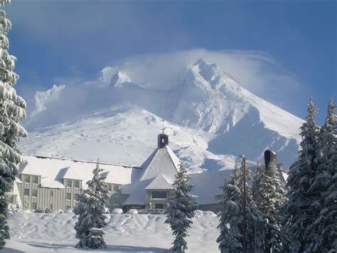 is there snow at timberline lodge